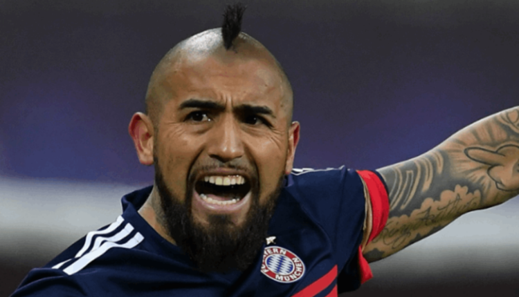 أرتورو فيدال يهاجم مدرب مانشستر يونايتد إريك تين هاج بسبب رونالدو