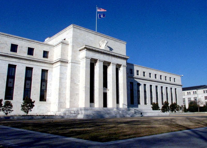 البنك المركزي الأميركي يُبقي على أسعار الفائدة بلا تغيير