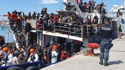 وكالة الأنباء الإيطالية .. وصول أعداد كبيرة من المهاجرين خلال يوم واحد إلى لامبيدوزا