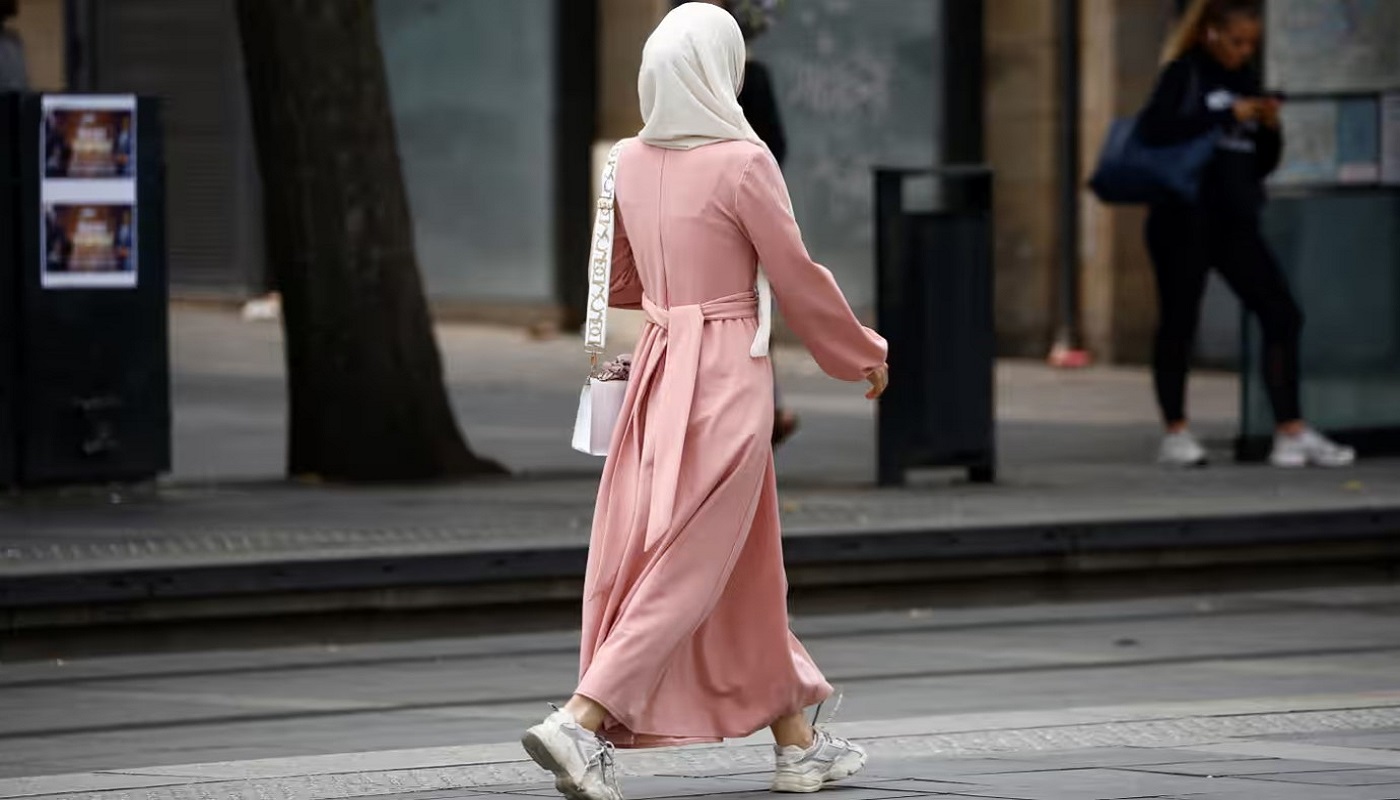 المجلس الفرنسي للديانة الإسلامية يعتبر حظر العباءة قراراً تعسفياً 