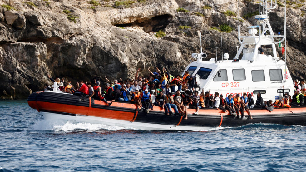 الحكومة الإيطالية تشدد في ملف الهجرة غير الشرعية من خلال زيادة فترة اعتقال المهاجرين غير النظاميين