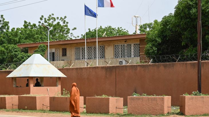 السفير الفرنسي في النيجر يغادر البلاد 