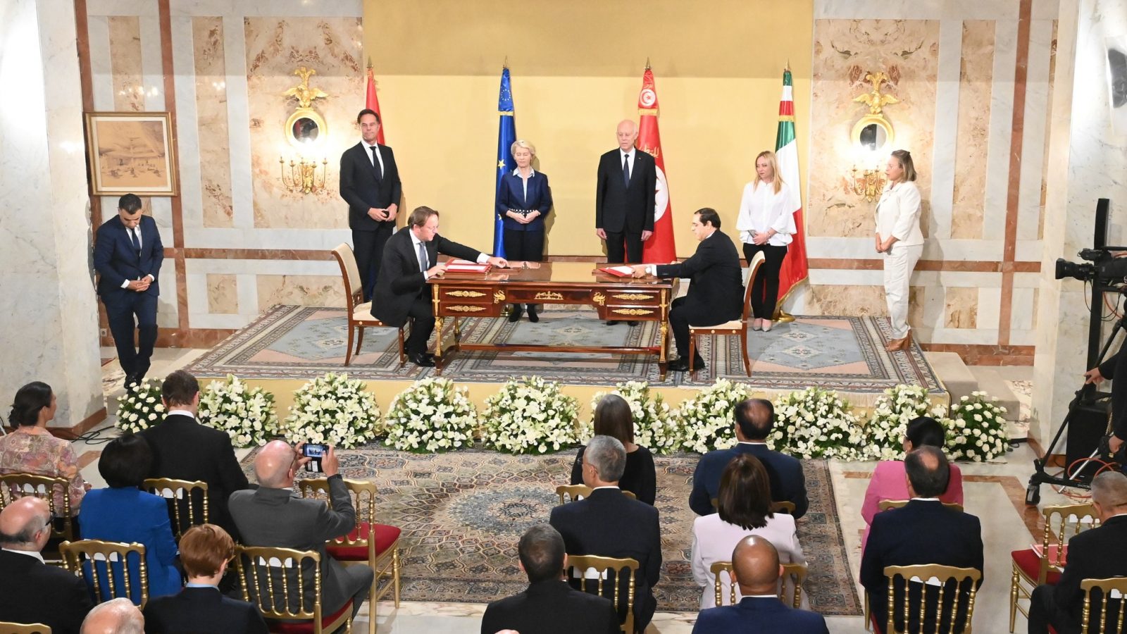 الاتحاد الأوروبي يبدأ بدفع أموال لتونس بموجب اتفاق لمكافحة الهجرة غير النظامية