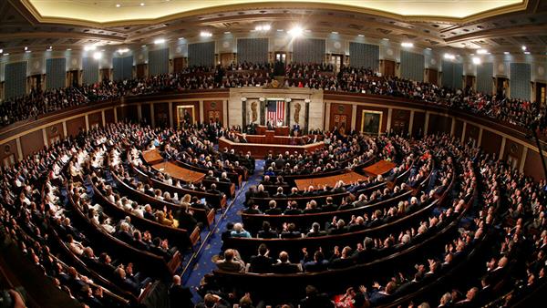 مجلس النواب الأمريكي يصوت لقانون مؤقت لتجنب الإغلاق الحكومي 
