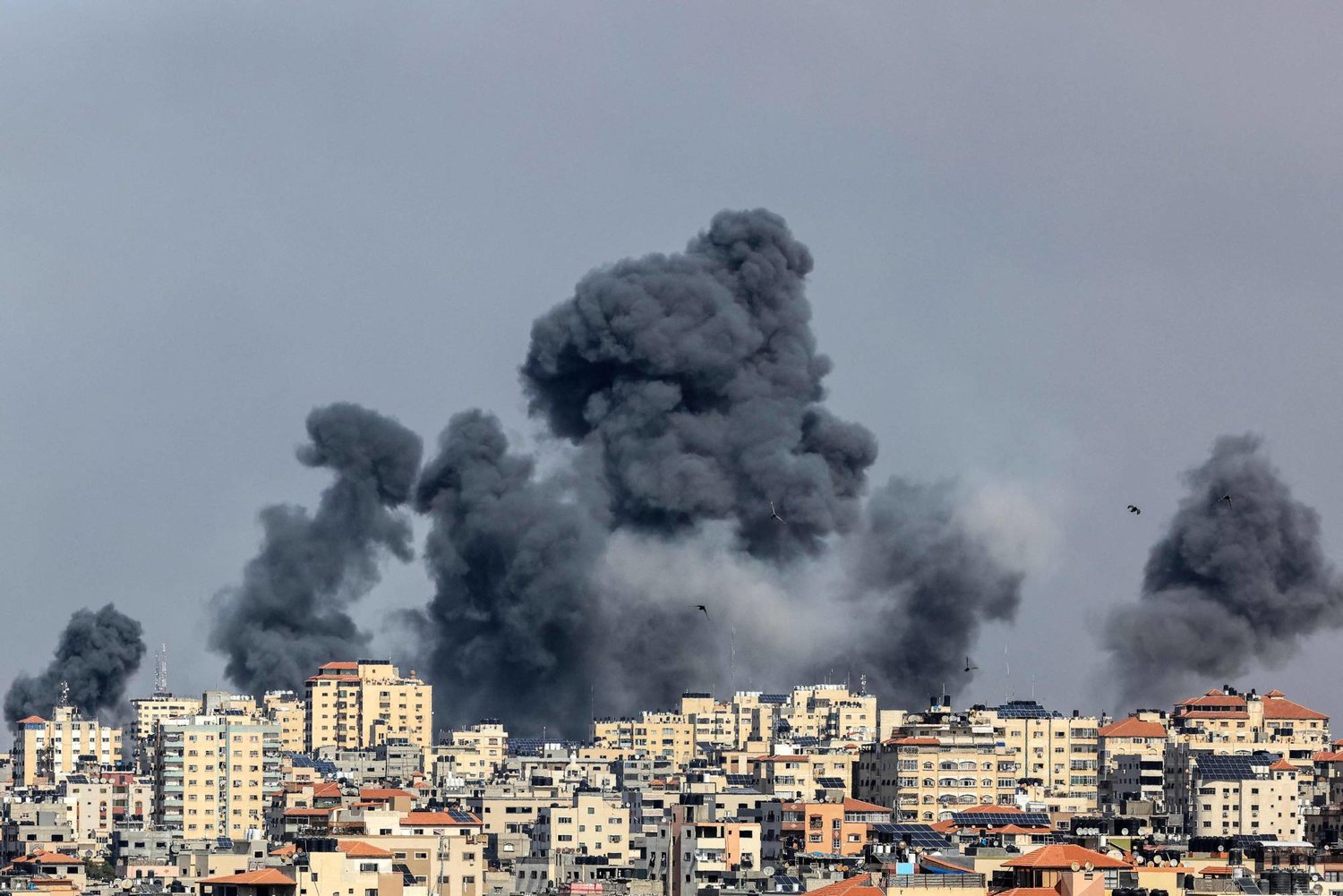 قصف متواصل وعنيف على المدنيين الآمنين في غزة