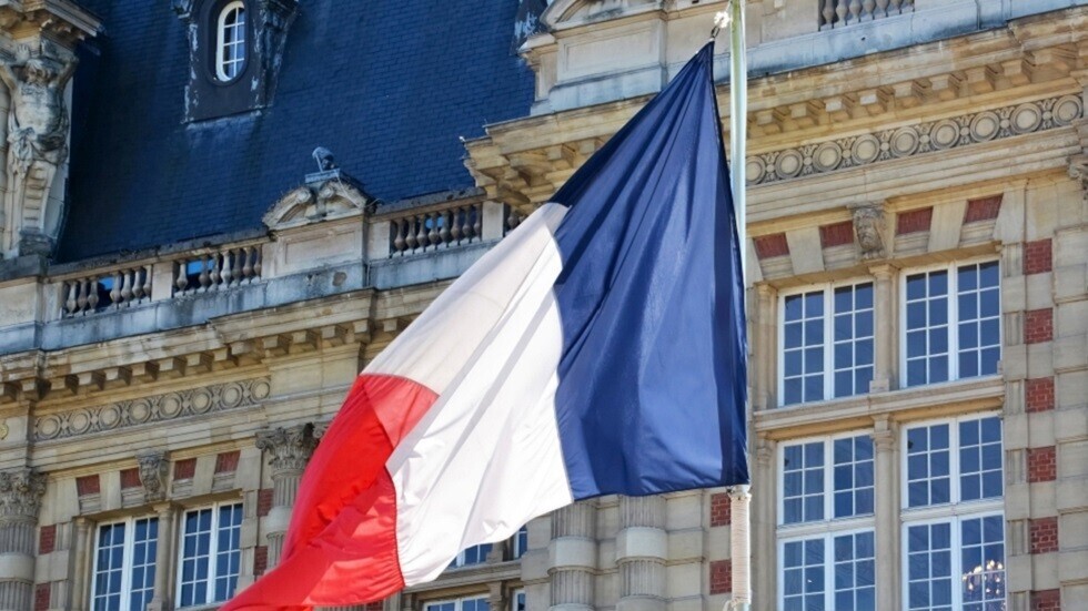 فرنسا تبدأ بمغادرة قواعدها في النيجر