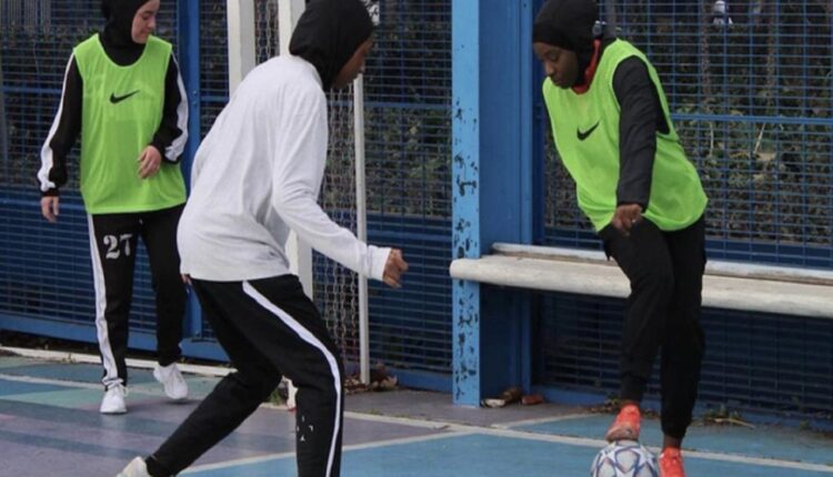 الاتحاد الرياضي للتضامن الإسلامي يندد بمنع فرنسا لاعباتها من ارتداء الحجاب