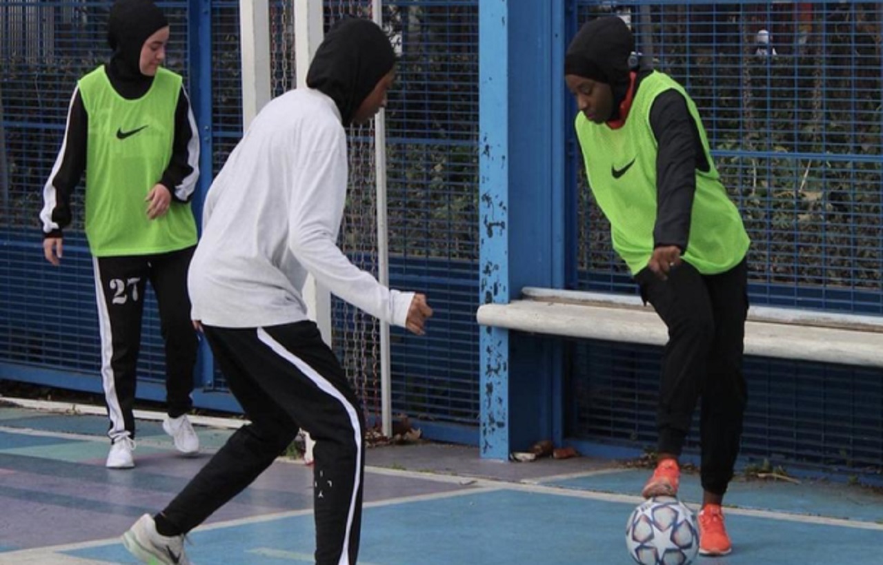 الاتحاد الرياضي للتضامن الإسلامي يندد بمنع فرنسا لاعباتها من ارتداء الحجاب