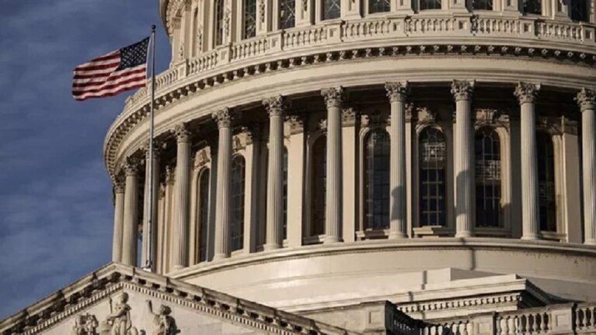 مجلس النواب الأمريكي يصوت لقانون مؤقت لتجنب الإغلاق الحكومي 