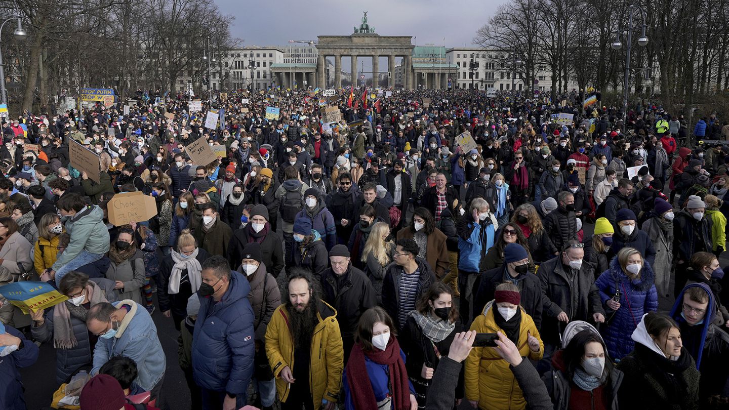 مظاهرات في ألمانيا تطالب برحيل الحكومة ووقف دعم أوكرانيا