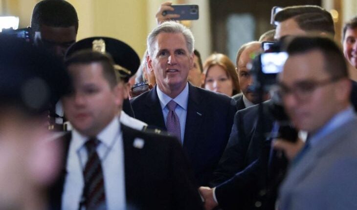 مجلس النواب الأمريكي يعزل رئيسه الجمهوري "كيفن مكارثي" من منصبه