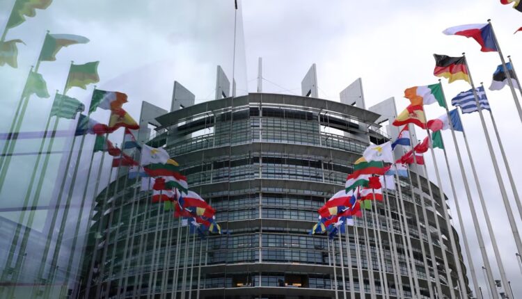 اليمين المتطرف واليسار المتطرف بالبرلمان الأوروبي يخسران ملايين الدولارات بسبب البيروقراطية