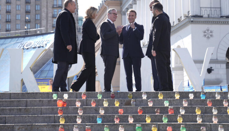 الوفد الأوروبي الرئيس الفرنسي إيمانويل ماكرون، والمستشار الألماني فريدريش ميرز، ورئيس الوزراء البريطاني كير ستارمر، ورئيس الوزراء البولندي دونالد توسك