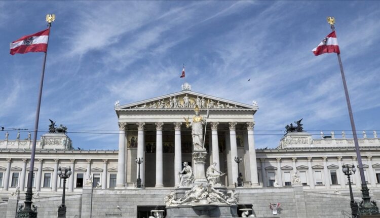 نواب اليمين المتطرف في النمسا