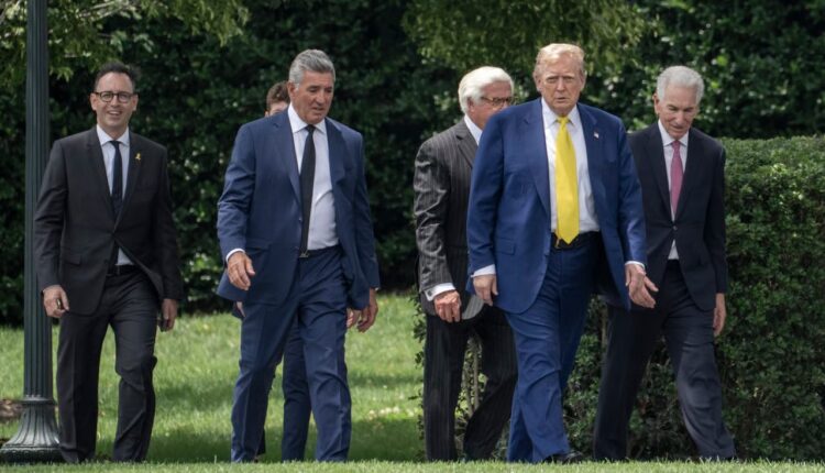 السفير الأمريكي في باريس تشارلز كوشنر