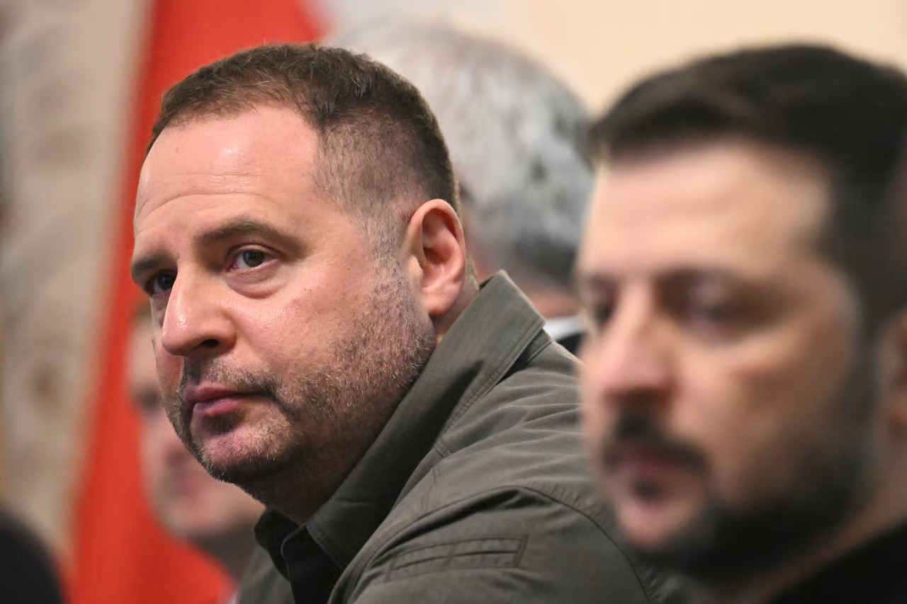 الرئيس الأوكراني فولوديمير زيلينسكي مستشاره الرئيسي أندريه يرماك