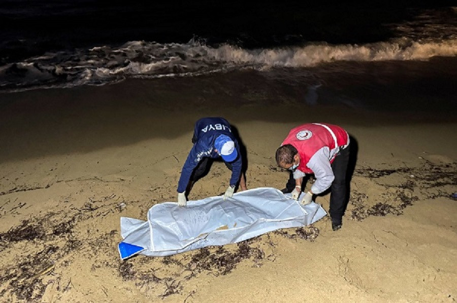 جثث على سواحل إيطاليا.. منظمات إنقاذ تتهم روما بتقييد عمليات إغاثة المهاجرين