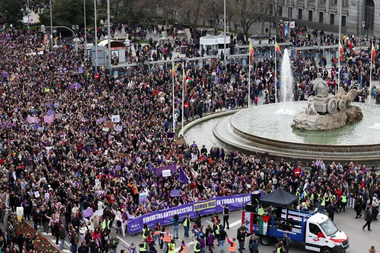 عشرات الآلاف يتظاهرون في إسبانيا رفضا للحرب على إيران