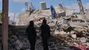 11 قتيلاً وعشرات الجرحى في غارات إسرائيلية على بلدتي أنصار ودير الزهراني جنوبي لبنان