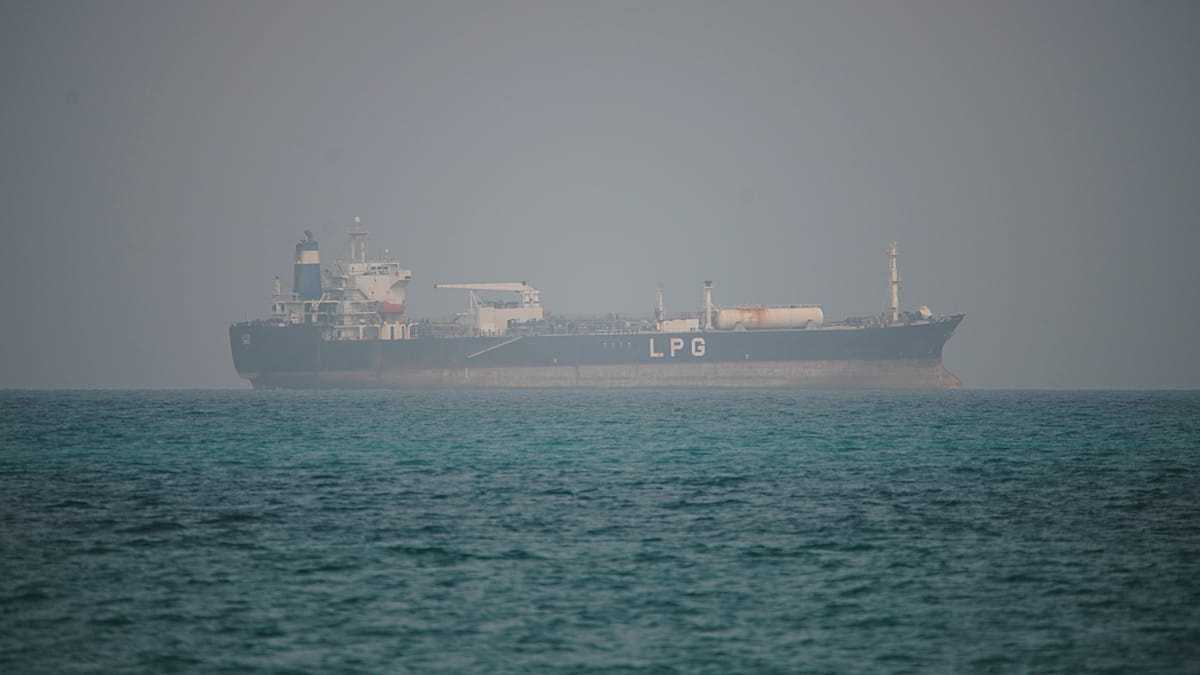 الحوثيون يتحركون لتوسيع نفوذهم على الساحل الغربي لليمن قرب باب المندب