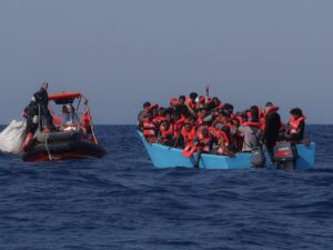 إيطاليا ترفض استعادة مهاجرين تنقذهم سفن ألمانية وتحتجز سفينة إغاثة 45 يوماً