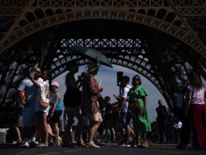 وزير العمل الفرنسي: البطالة ترتفع إلى 8.3% بفعل الحرب في إيران وموجات الحر
