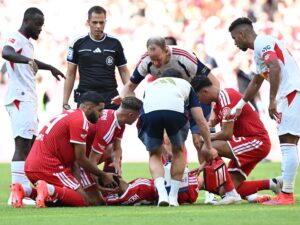 موسيالا يعلن إصابته بنوبات غياب قصيرة قابلة للعلاج بعد سقوطه في مباراتين متتاليتين