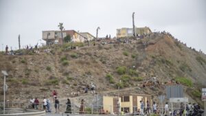 المغرب يشدد الإجراءات الأمنية عند سبتة قبل دعوات لعبور جماعي في 15 أغسطس