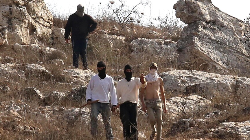إصابة 3 فلسطينيين في اعتداء لمستوطنين قرب جنين واقتحامات في مناطق بالضفة